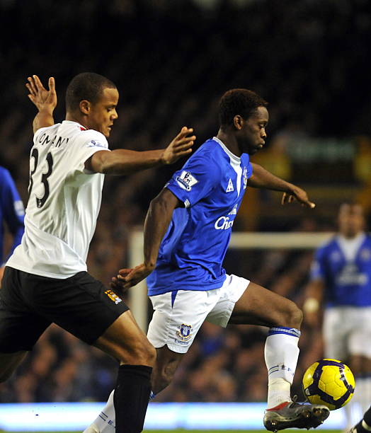 她通过巧妙 她通过巧妙